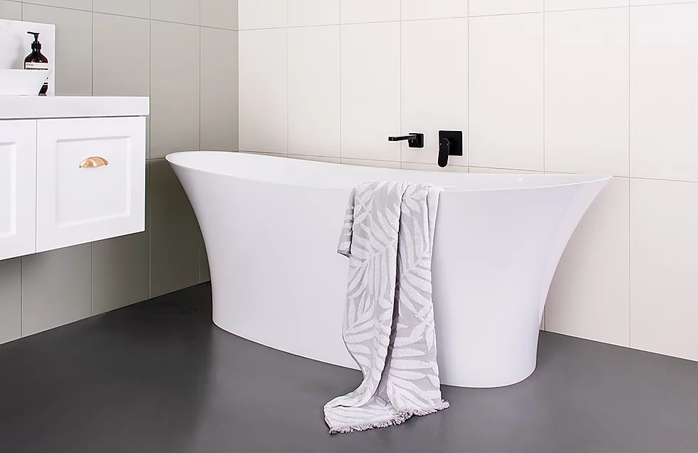 ADP Rise bath freestanding in white finish